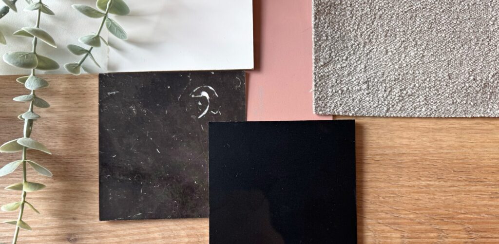 Einrichtungsstil finden mit persönlichem Moodboard – Materialmuster, Farbkarten und Inspirationsbilder